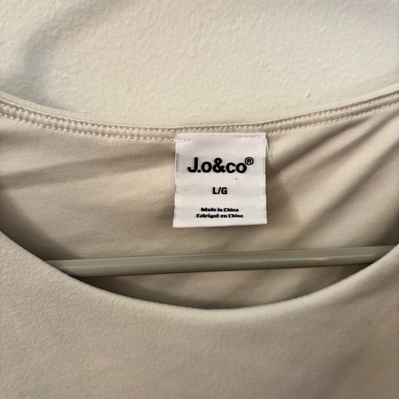 5/$25 Off white crop top - Picture 3 of 5